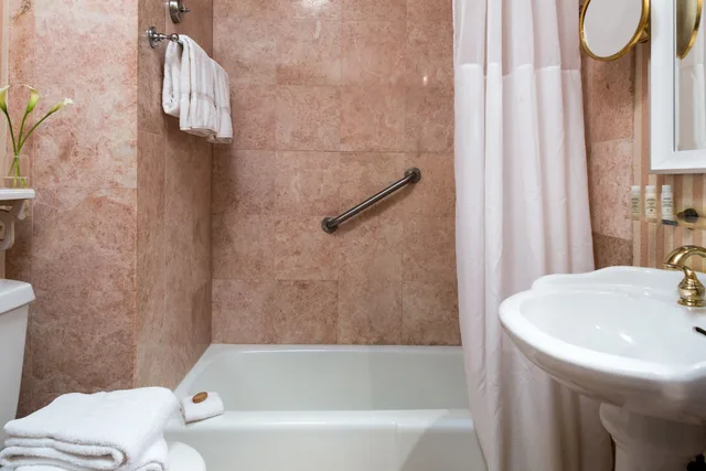 غرفة بسريرين مزدوجين، The Chateau Inn and Suites 4/5