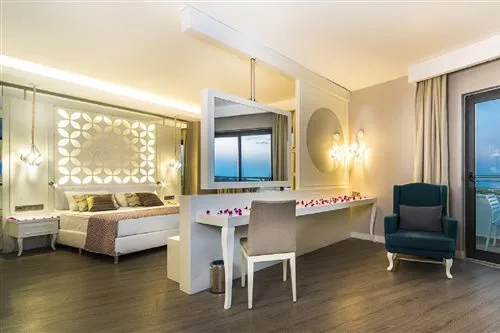 جناح جونيور بإطلالة على البحر، Diamond Premium Hotel Spa 2/2