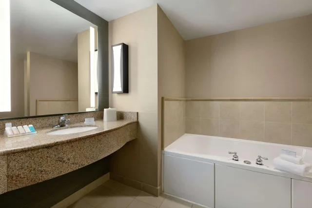 جناح لذوي الإعاقة، Hilton Garden Inn Harrisburg East 3/5