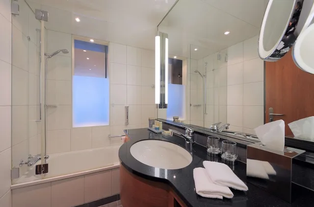 جناح جونيور بسرير كينج بشرفة، Radisson Blu Hotel St Gallen 2/2