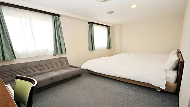 غرفة قياسية بسريرين منفصلين بحمام مشترك للمدخنين، Hotel Green Line 1/1