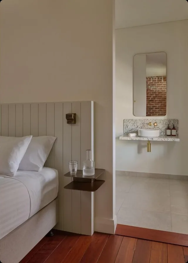 Laura, Suite, King Bed, Living Area, Kitchenette، Garde Hotel (Warders Hotel) 1/1