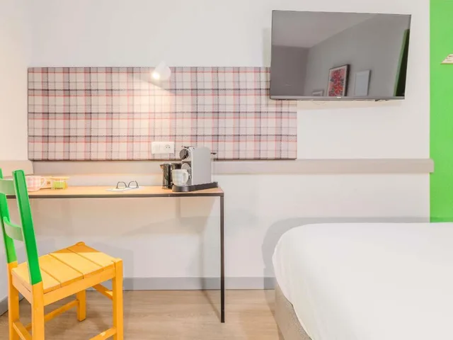 Pop, Double Bed, Garden Side، Greet Hotel Annecy Cran Gevrier 9/9