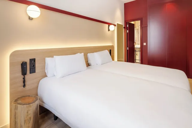 غرفة بسريرين منفصلين بإطلالة على الفناء، B&B HOTEL Madrid Centro Plaza Mayor 1/6