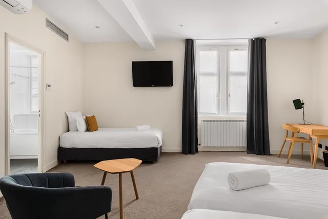 Room, Triple, 1 Double and 1 Single Bed, Phenix 8/9