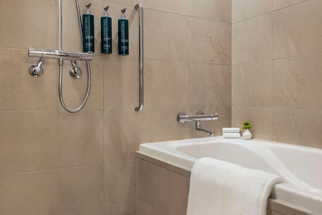 غرفة بسرير كينج، DoubleTree by Hilton Toyama 5/7