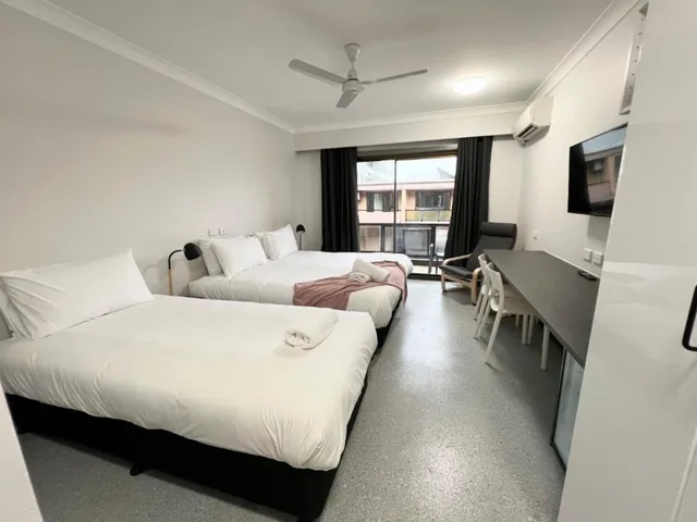 Standard, 1 Queen and 1 Single Bed, Comfort Inn Centrepoint 1/7