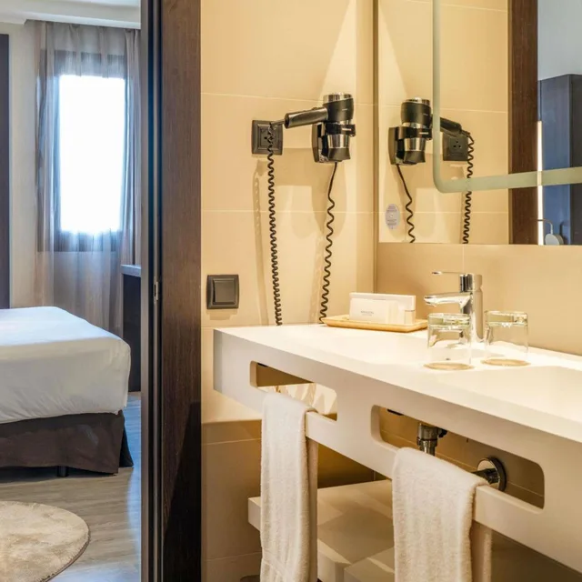 غرفة تنفيذية بسرير كوين بمنطقة جلوس، Novotel Madrid Center 8/10