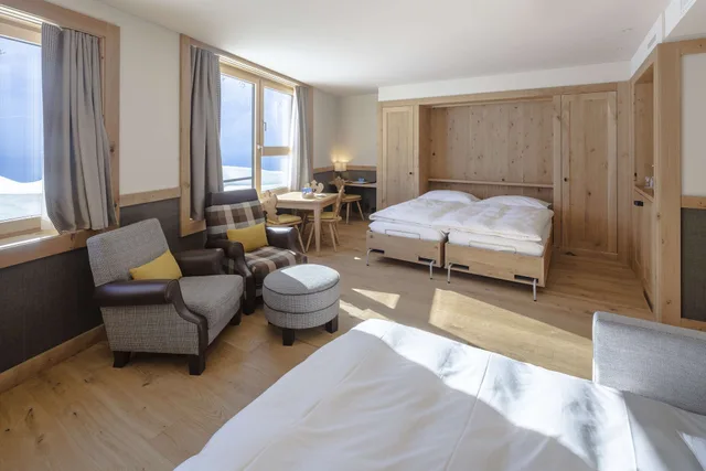 جناح عائلي بسرير كينج بإطلالة على البحيرة، Frutt Resort 2/2