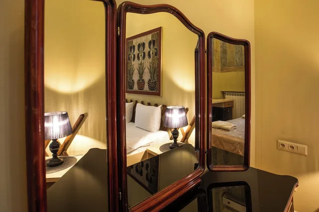 غرفة كلاسيكية بسرير كينج بشرفة، Hotel Rustaveli 7/9