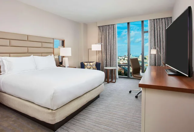 غرفة ديلوكس بسرير مزدوج بإطلالة على المدينة، Hilton West Palm Beach 1/4