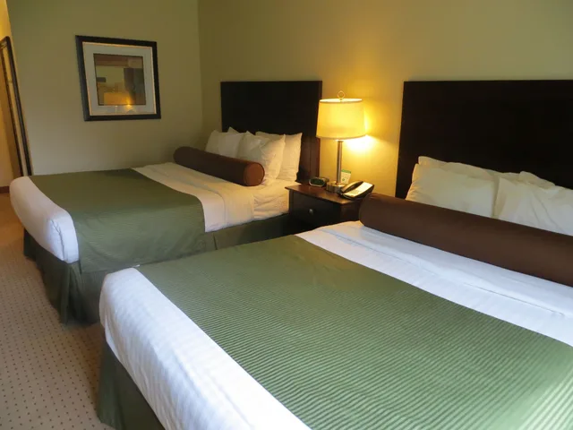غرفة قياسية بسريرين كوين، Cobblestone Inn & Suites -- Brillion, WI 4/7