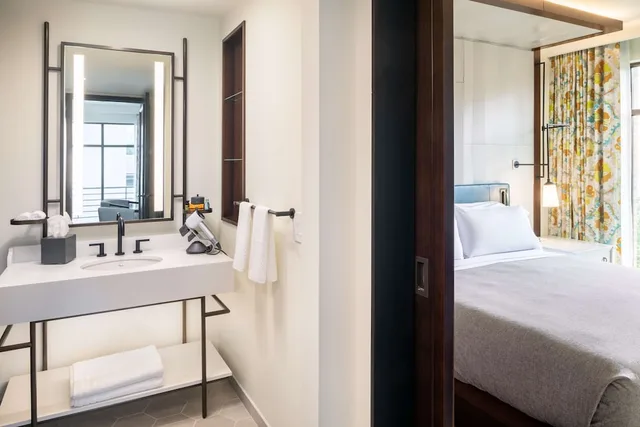جناح بريميوم بسرير كينج، Canopy By Hilton Charlotte Southpark 4/5