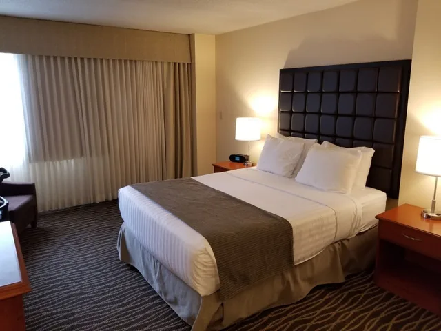 غرفة قياسية بسرير كوين، Prestige Vernon Lodge And Conference Centre 1/3