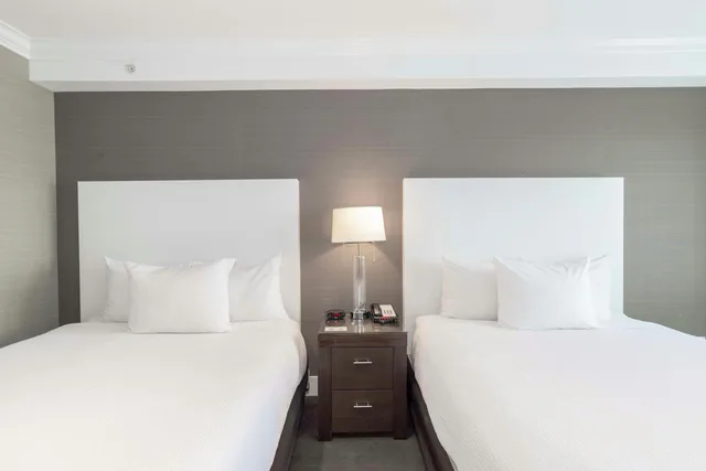 Standard, 2 Queen Beds, Sandman Hotel Abbotsford Airport 3/4