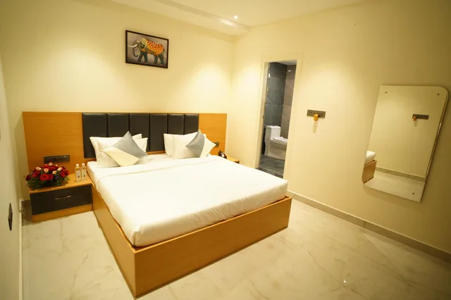 جناح بسرير كينج، Emerald Urban Comforts 1/1