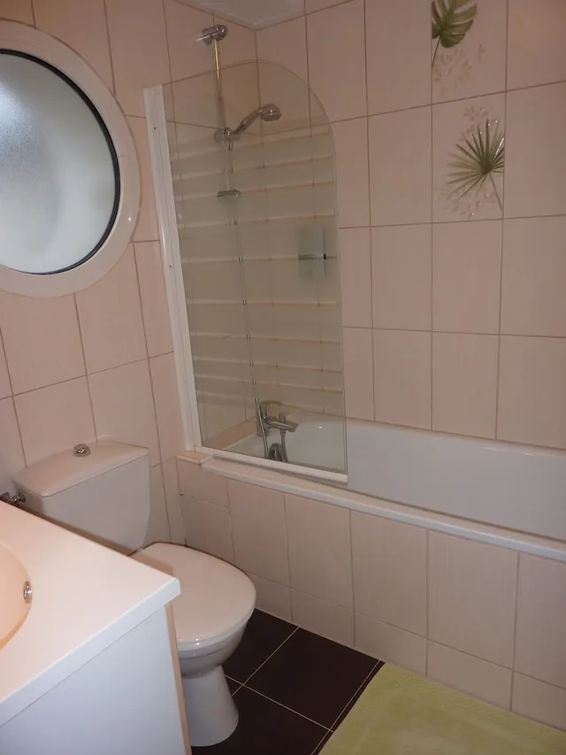 Room, Quadruple, 2 Queen Beds, Hotel Au Tambour 3/3