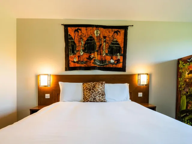 SAFARI Double Room with Bunk Beds، Chessington Resort Hotels 2/3