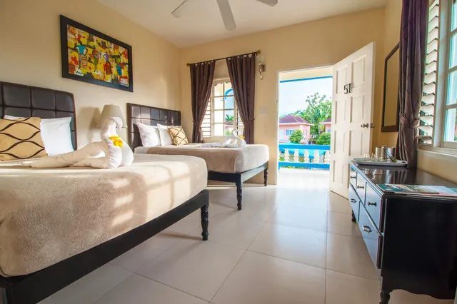 غرفة بسرير مزدوج، Travellers Beach Resort 1/1