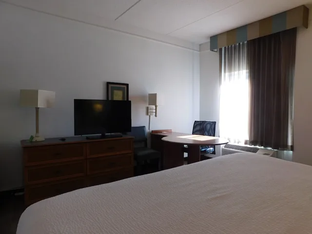 Superior, Executive, King Bed, La Quinta Inn Suites Winston Salem 8/9
