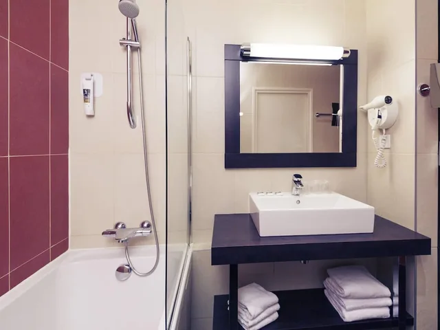 غرفة ثلاثية بسرير مزدوج وسرير فردي، Mercure Maurepas Saint Quentin 5/6