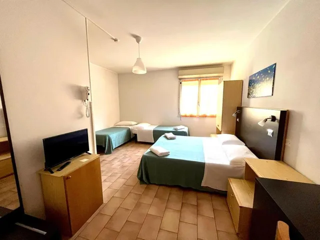 غرفة رباعية، Nazionale Hotel 5/9