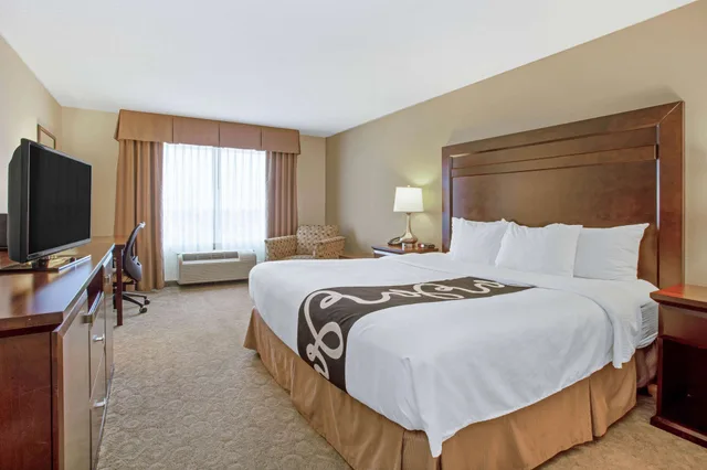 غرفة بسرير كينج، La Quinta Inn & Suites by Wyndham Bismarck 2/4