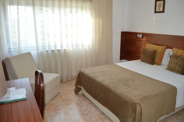 غرفة مفردة بسرير مزدوج، HOTEL LOURO 3/10