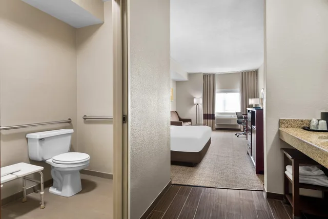 غرفة بسرير كينج، Comfort Inn and Suites North East, MD 5/7