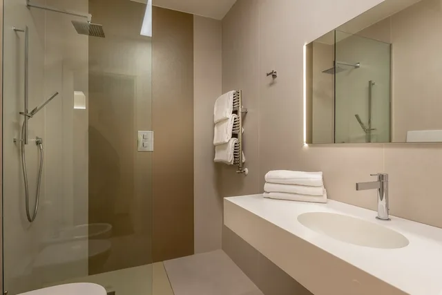 غرفة رباعية بسرير مزدوج وسرير بطابقين بإطلالة على البحر، Hotel Polo 3/3