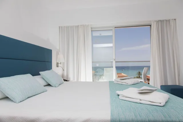 غرفة سوبيريور بسرير مزدوج بإطلالة على البحر، Hotel Alua Leo 1/4