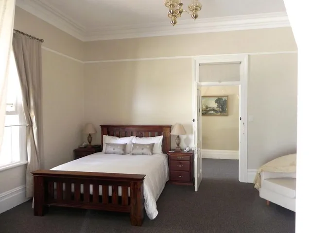 جناح بسرير كوين، Moore Park Inn 2/5