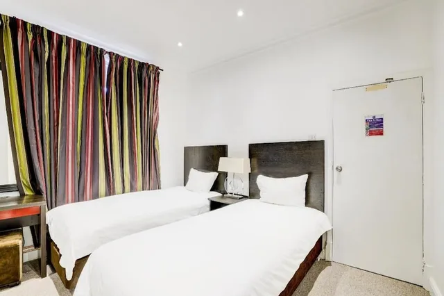 Standard, Twin Beds, London Shelton Hotel, Finsbury Park 1/4