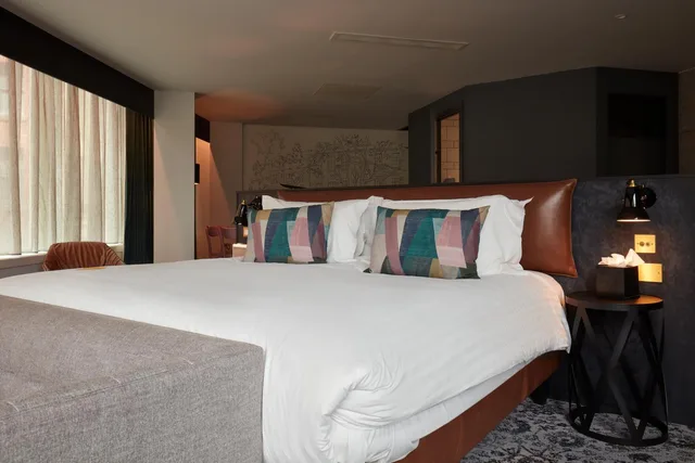 جناح بسرير كينج مع أريكة بحوض استحمام، voco Manchester - City Centre, an IHG Hotel 3/10