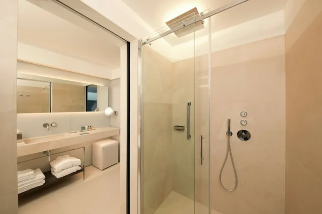 Loft, Suite, King Bed, Hilton Lake Como 9/10