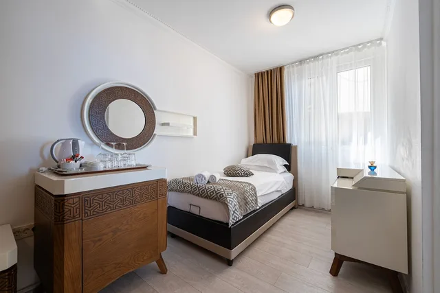 جناح سوبيريور بسرير كينج وسرير فردي بإطلالة على البحر، Hotel Adrovic 2/4