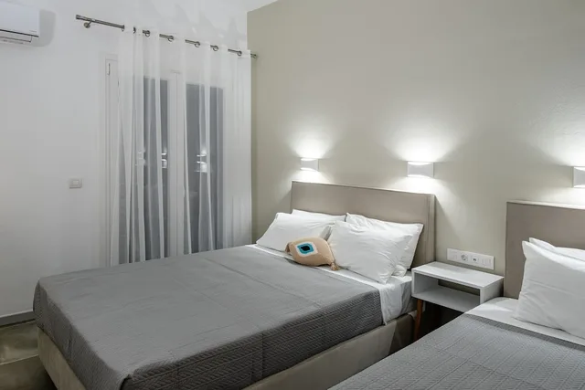 غرفة سوبيريور ثلاثية بسرير مزدوج وسرير فردي، DILION HOTEL 2/5
