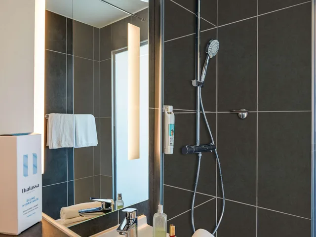 غرفة قياسية بسريرين منفصلين بإطلالة على البحر بشرفة، Ibis Le Touquet Thalassa 9/9