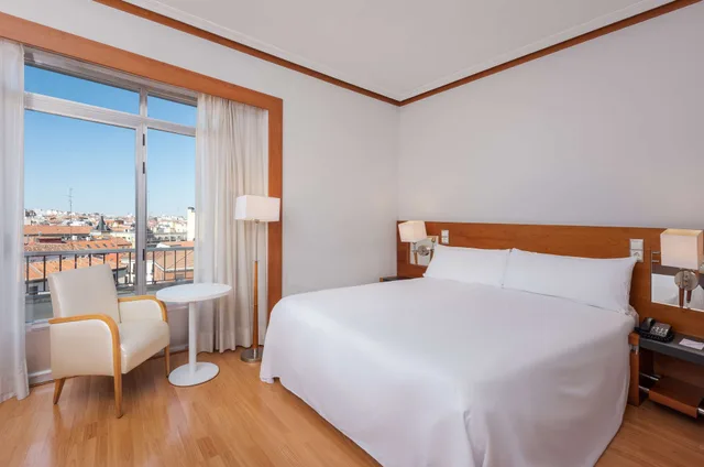 غرفة قياسية بسرير مزدوج بإطلالة، Hotel Madrid Plaza Espana Affiliated by Melia 4/7