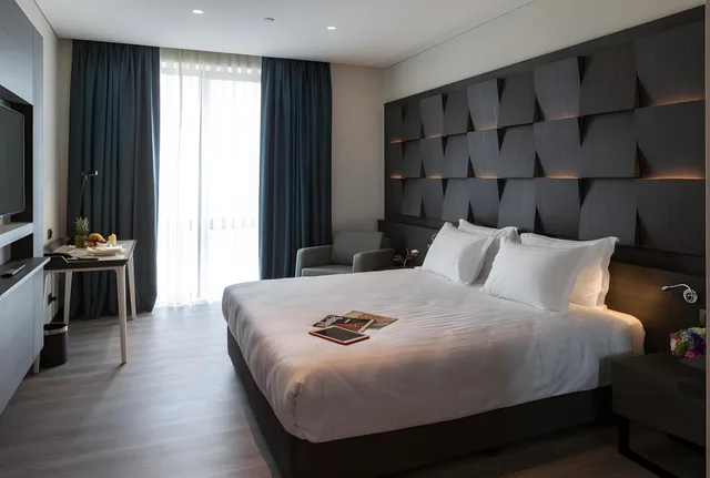 غرفة قياسية بسرير كينج وسريرين منفصلين، Wish More Hotel 1/1
