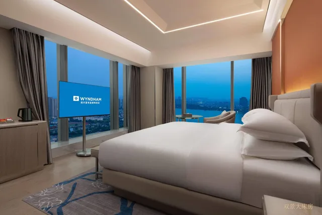 غرفة بريميير بسرير كينج، Wyndham Shaoxing Keqiao 1/4