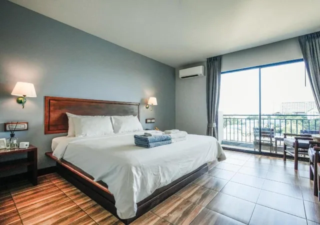 غرفة ديلوكس بسرير مزدوج أو سريرين منفصلين بإطلالة على المسبح، Savotel 2/6