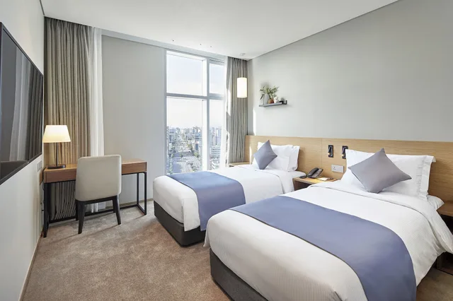 غرفة قياسية بسريرين منفصلين بحوض استحمام، MD Hotel Doksan 1/4