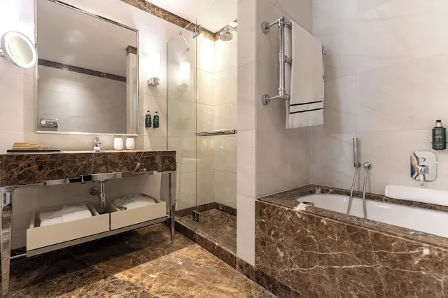 جناح غراند بسرير فردي بشرفة، Melia Genova 10/10