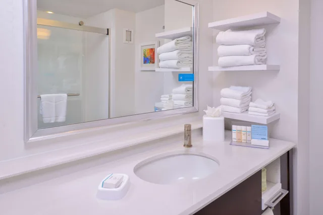 استوديو بسرير كينج، Hampton Inn Seattle-Airport 2/2