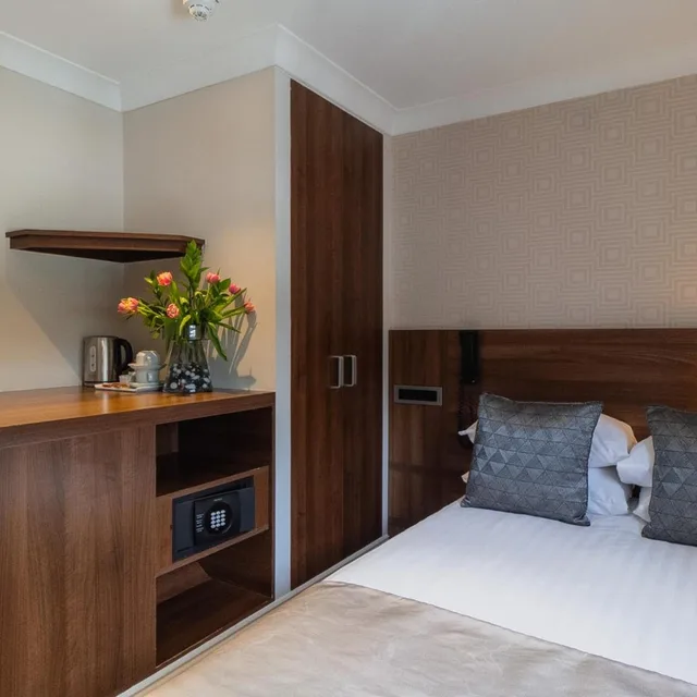 Small Double Room, London House Hotel 5/10