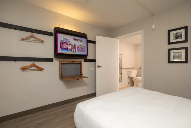Hospitality, Double Bed, Accessible، The Jackson SouthTown Motel 1/7