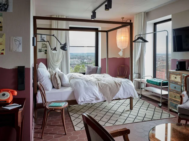 غرفة قياسية بسرير كوين، 25Hours Hotel Das Tour 2/4