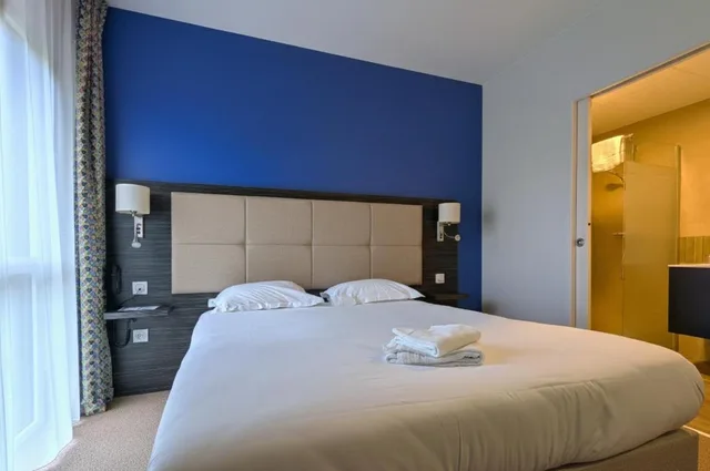 غرفة بسرير مزدوج أو سريرين منفصلين، The Originals City, Hotel La Verriaire, Cholet Sud 8/10