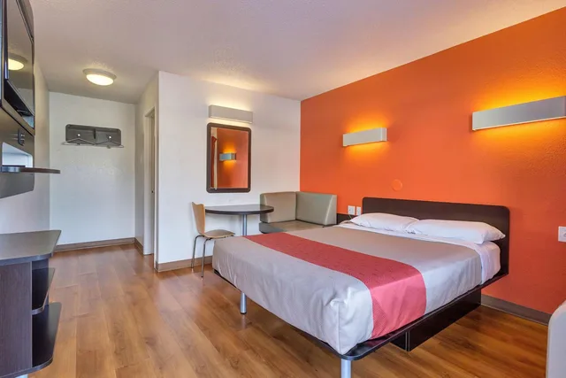 1 Queen Bed - Nsmk، Motel6 Santa Rosa - South 6/10